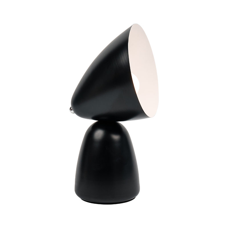 Simpleng retro metal table lamp