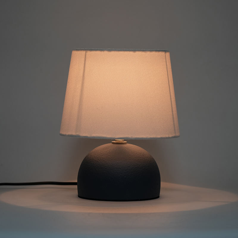 Maliit na simpleng ceramic round bottom table lamp