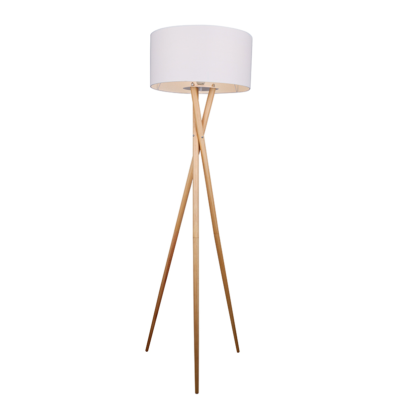 Wooden three-legged simpleng lampara sa sahig